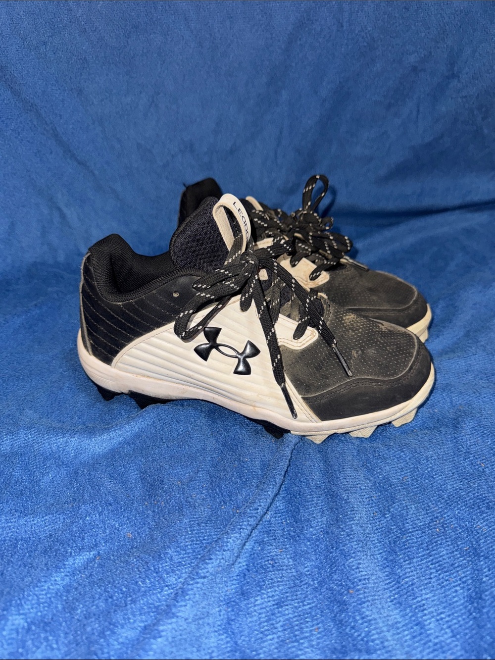 Under Armour Kids Black and White Turf/Field Sneakers - Size 2Y